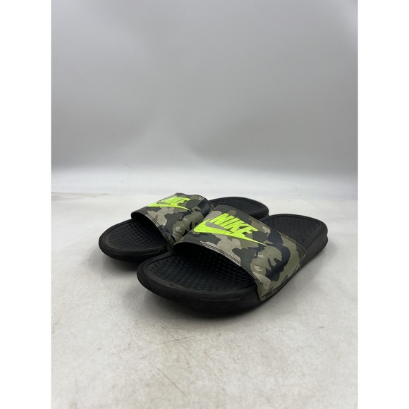 Nike Benassi Slides Shoes Mens Size 5Y Camo Black Green Sandals 653237-001 Pool - Picture 1 of 11